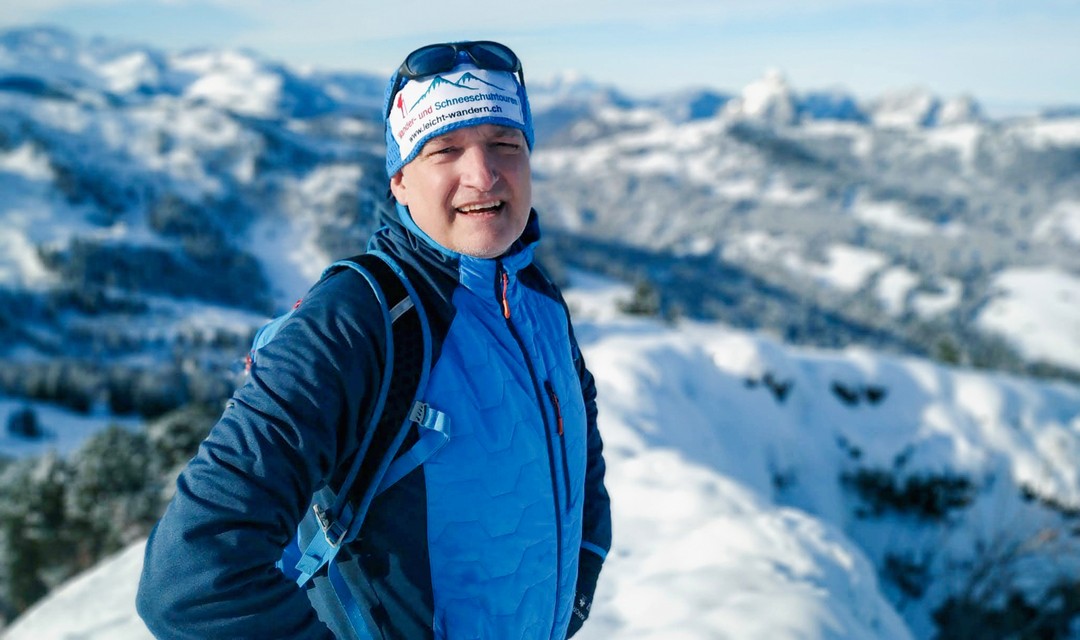 Foto Marcel Hähni auf einem Berggipfel