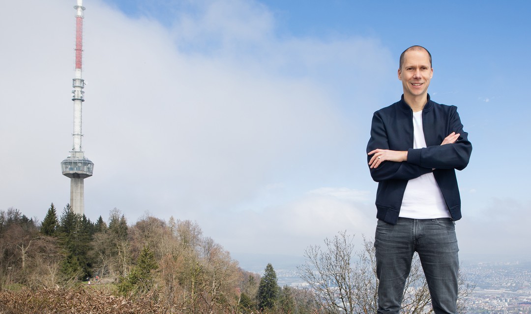 Foto: Moderator Mario Torriani auf dem Zürcher Hausberg, dem Uetliberg