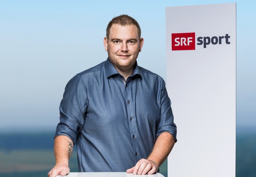 Bild von Reto Wiedmer ergänzt das SRF-Kommentatorenteam im Schwingen