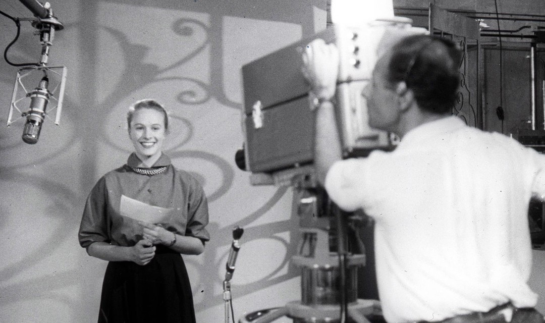 Archivbild: eine Frau und ein Mann in einem TV-Studio.
