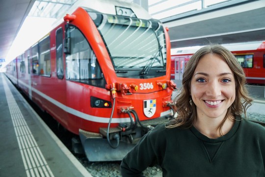Bild von Reiten auf Elefanten, Fahrt mit der RhB, ein Treffen mit Blay
