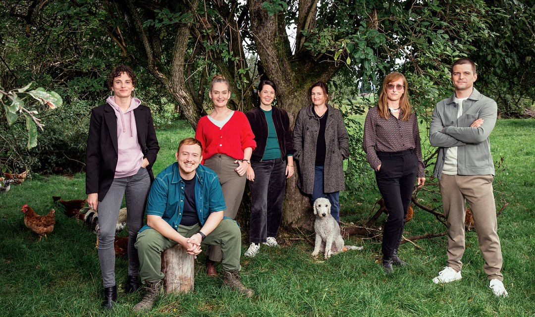 Lancierungsbild: v.l. Sophie Hutter, Jérôme Humm, Rachel Braunschweig, Cosima Frei (Regisseurin) , Bettina Oberli (Regisseurin), Marianne Wendt (Showrunnerin) und Julian Koechlin