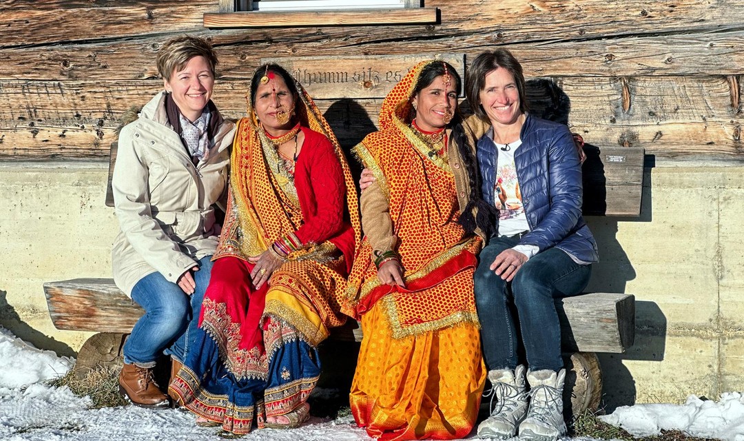 Porträt der vier Protagonistinnen Lydia Barmettler, Gayatri Devi, Bhagwati Devi und Regula Schmid