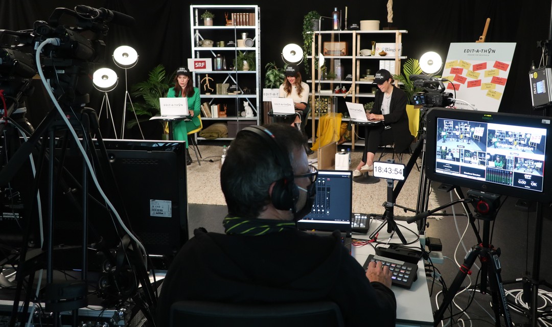 Die Gastgeberinnen Susanne Wille, Patrizia Laeri und Muriel Staub im Livestream-Studio