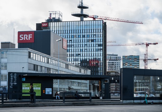 Bild von Nutzungsbilanz SRF 2022: 33,4 Prozent im TV, 52,3 Prozent im Radio