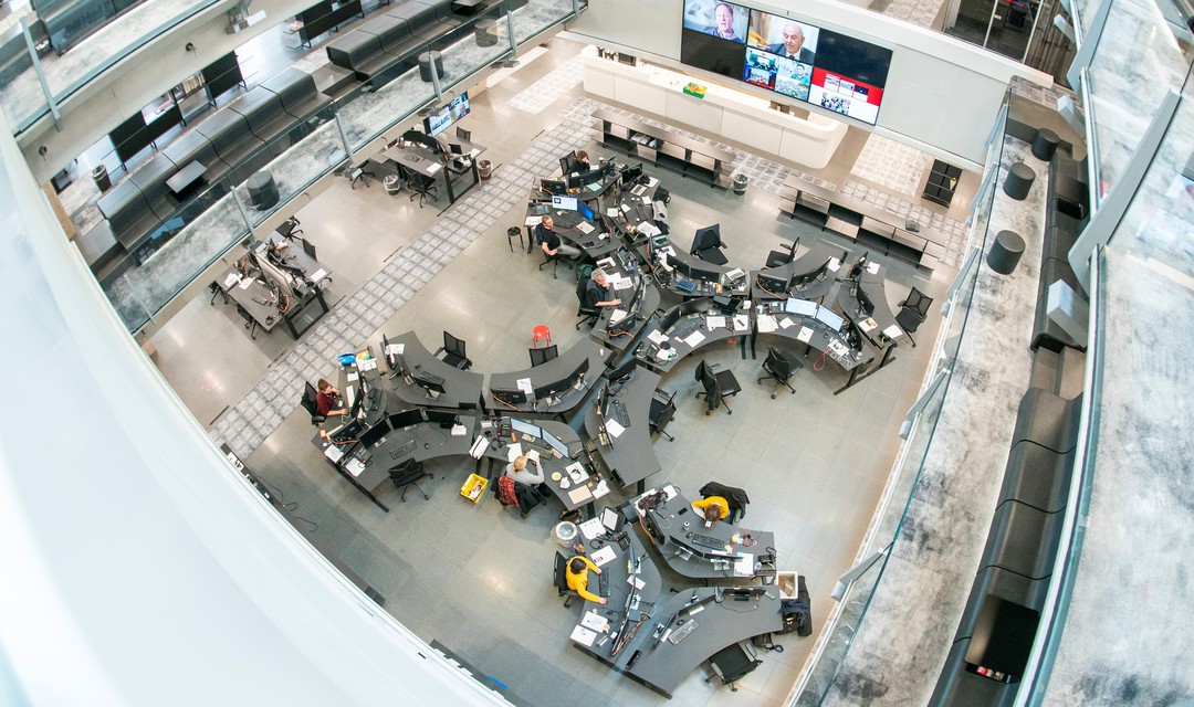 Blick von oben in den neuen Newsroom.